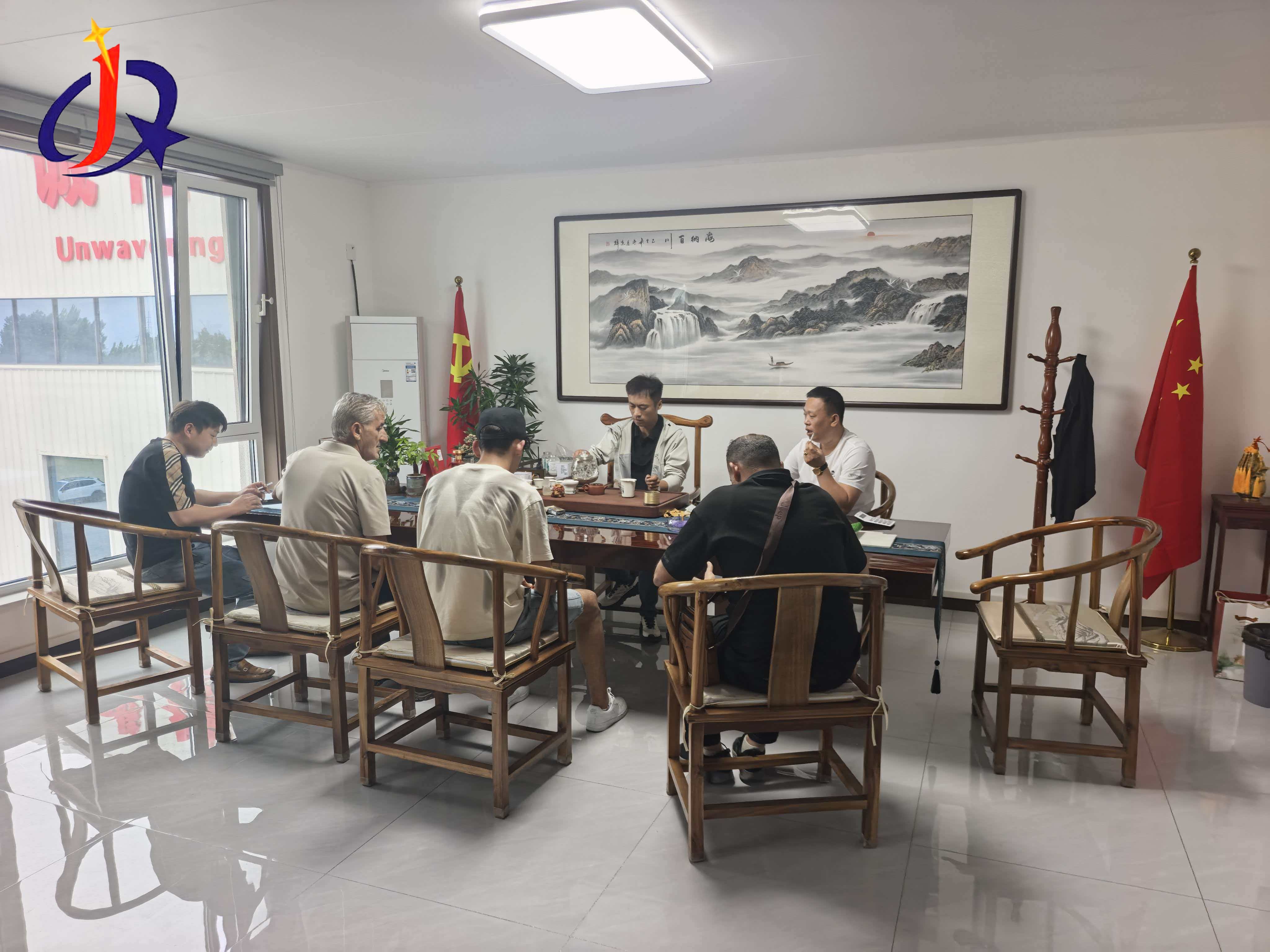 Các nhà phân phối thiết bị chế biến vàng Colombia đến thăm máy móc Jinqi để hợp tác thị trường Nam Mỹ
